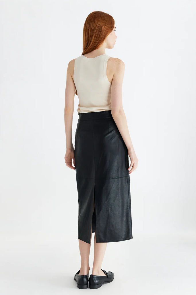 The Margot Skirt Back Model